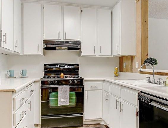 2nd image of 6929 Kester Ave #209