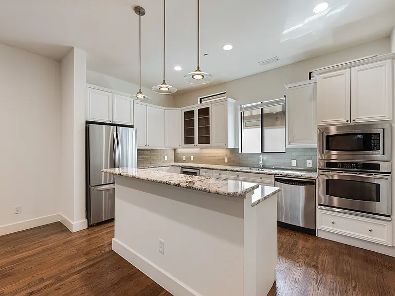 2411 N Hall St #5 — Photo 9
