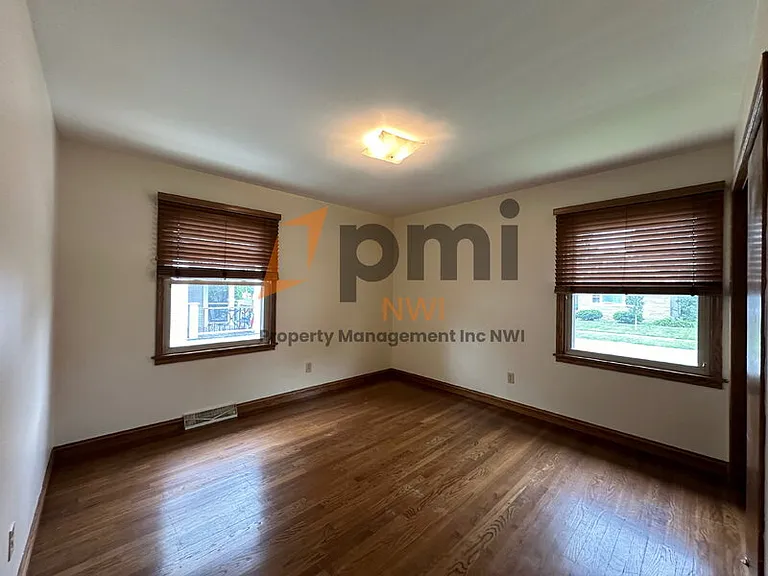 408 E Clark St — Photo 16
