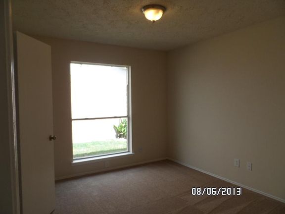 3rd image of 19866 Laurel Trail Dr