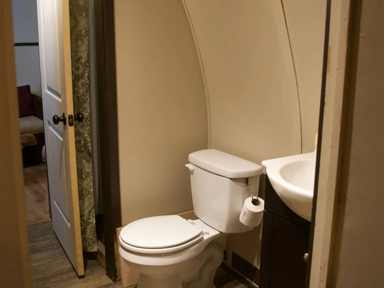 1 bed, 300 sqft, $1,300 — Photo 4