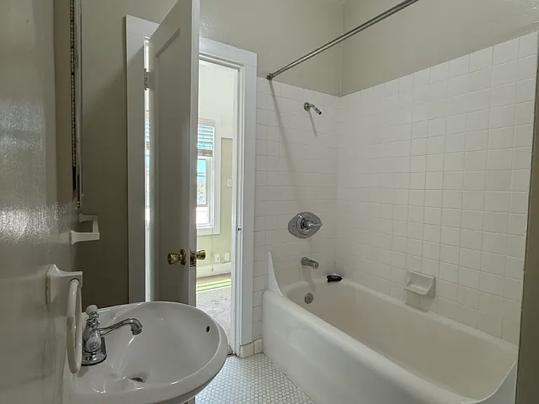 2451 Le Conte — Photo 10