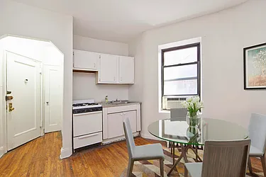 Rented by R New York