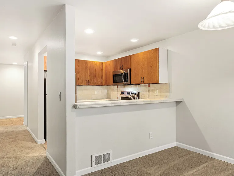 Starboard Apartments — Photo 31