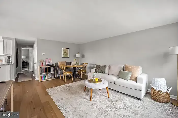 423 W Jefferson St #B — Photo 2