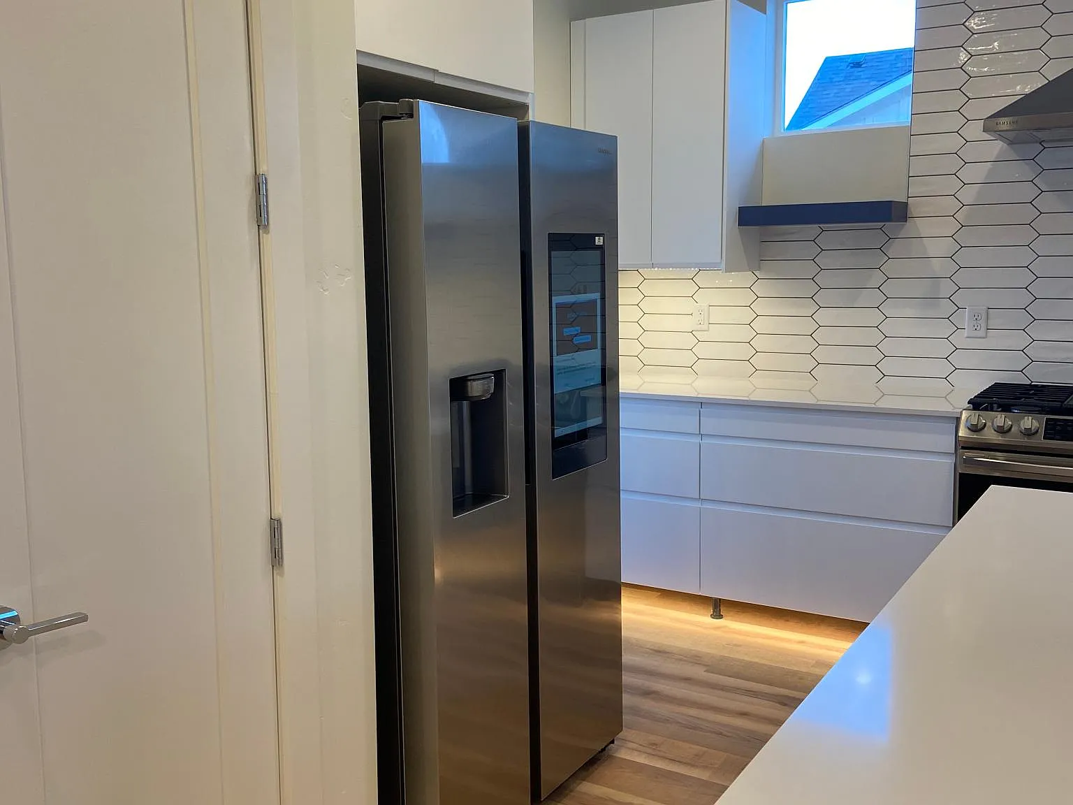 191 S Fuji Ave — Photo 2
