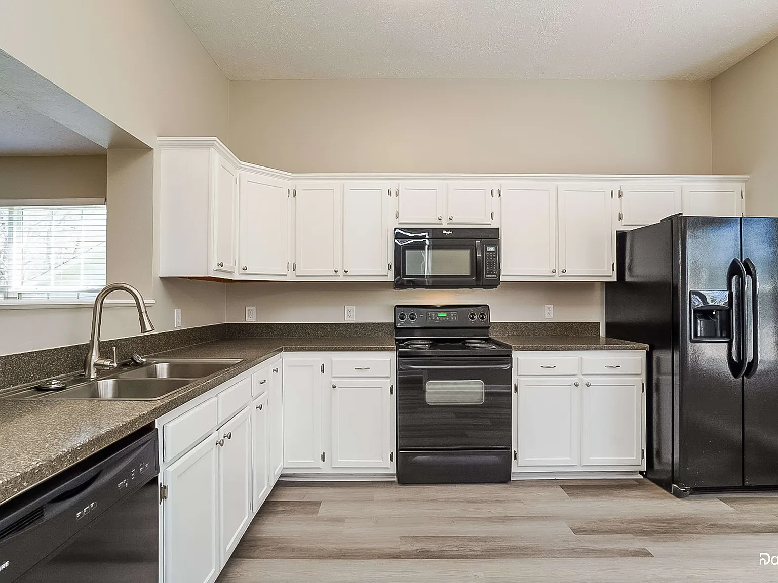 3 bed, 2.5 bath, 1400 sqft, $2,230 — Photo 3