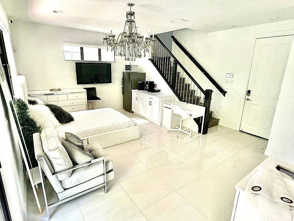 1st image of 616 Windward Cir S #614