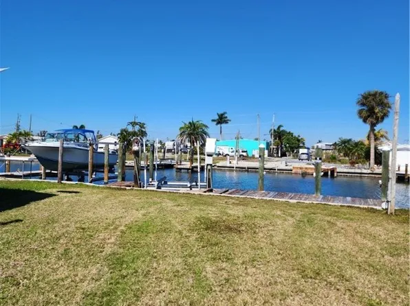 3868 Coconut Dr, Saint James City, FL 33956