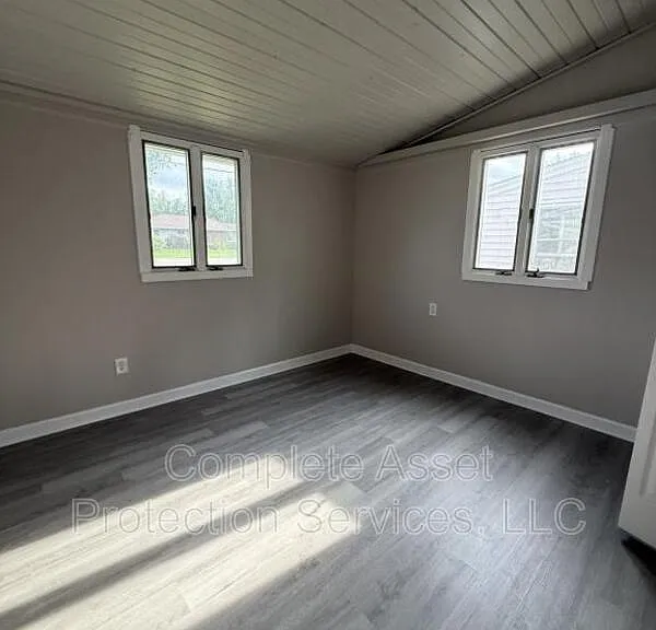 430 Woodlawn Ave — Photo 7