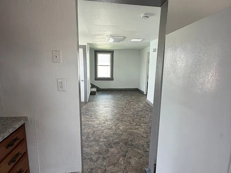 917 Gilbert Ct — Photo 9