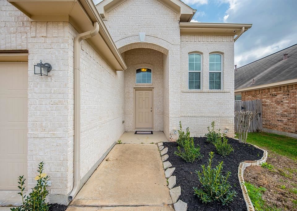 1st image of 3019 Lake Dr