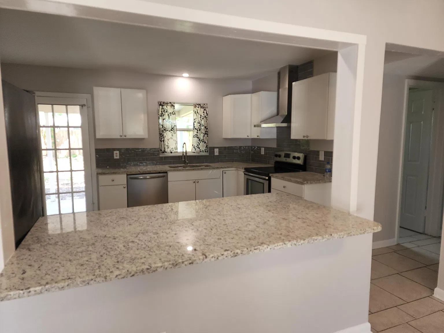 2 bed, 988 sqft, $2,395 — Photo 1