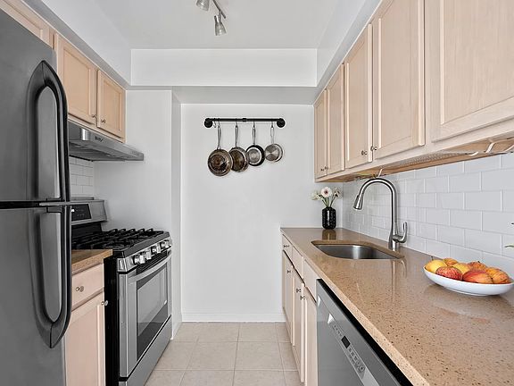 4th image of 156 Sackett St APT 5C