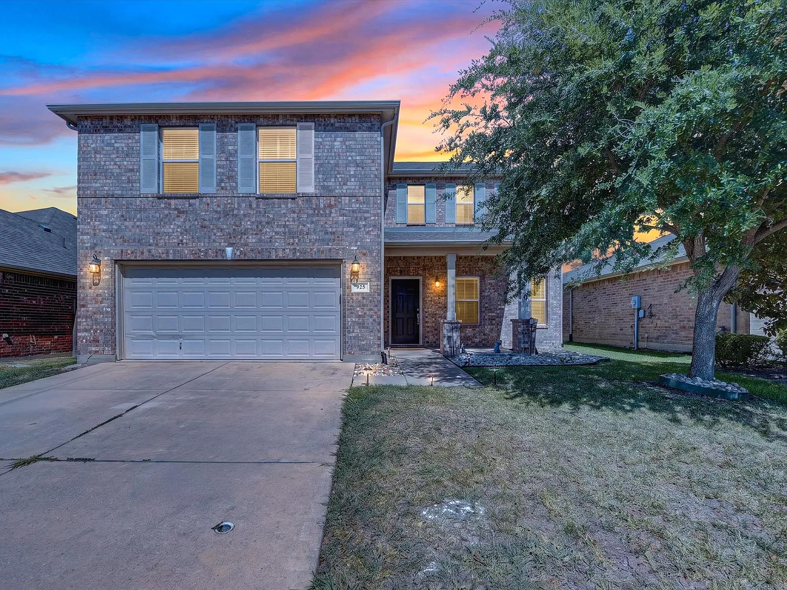 925 Bee Creek Ln — Photo 3