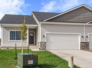 16732 Walnut Meadows Cir, Urbandale, IA 50323