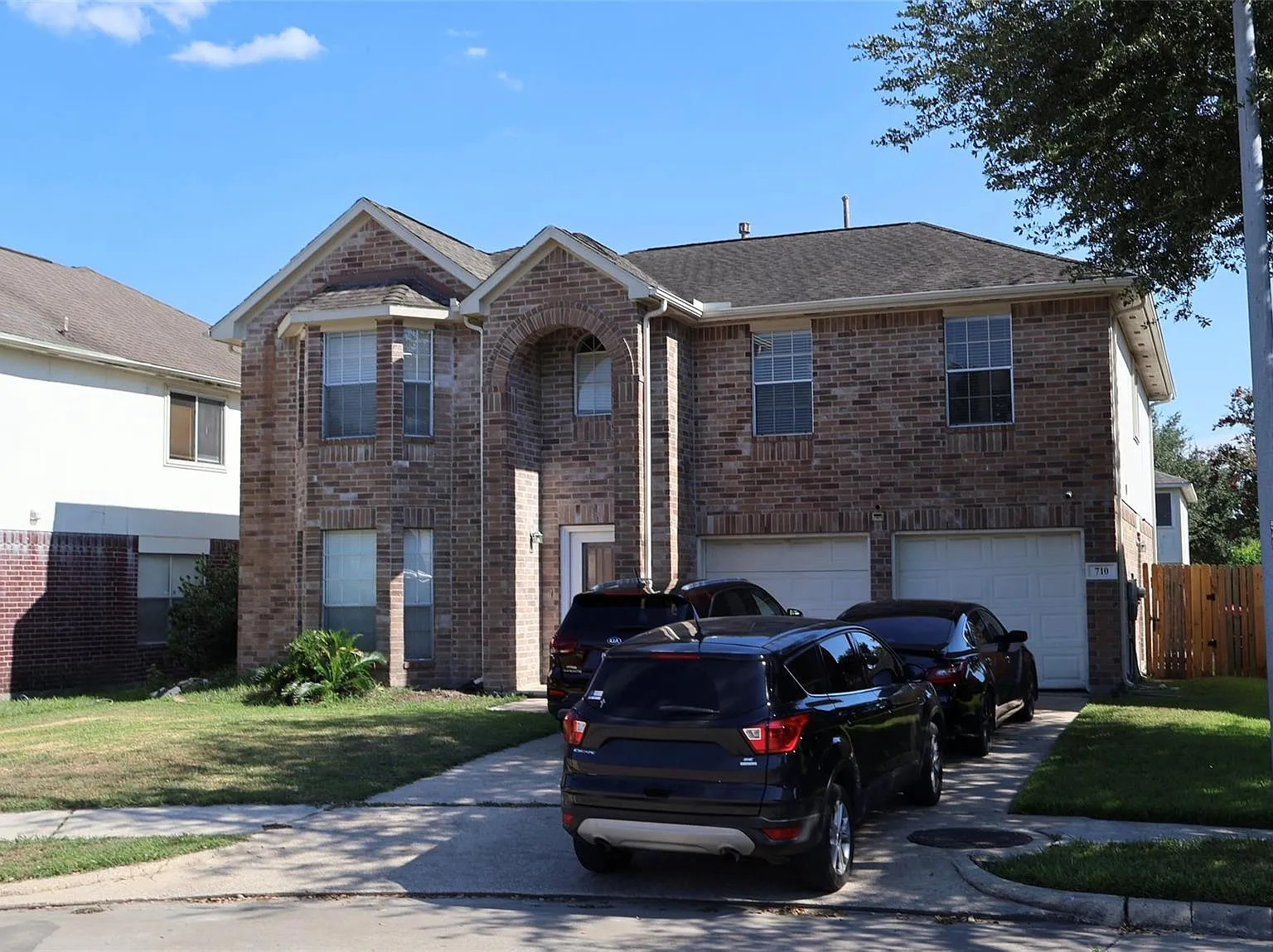 4 bed, 2.5 bath, 2721 sqft, $2,200 — Photo 2