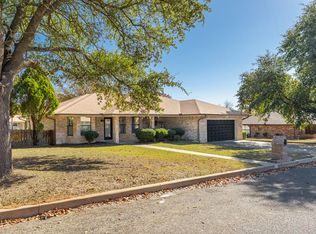 216 Edgewood Dr, Fredericksburg, TX 78624