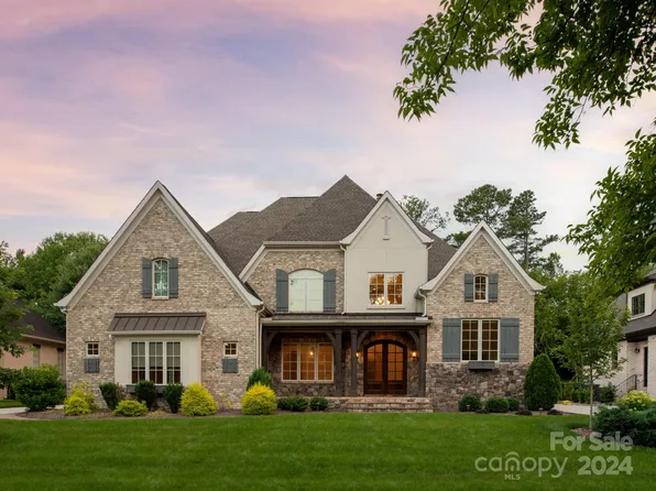9023 Pine Laurel Dr, Matthews, NC 28104
