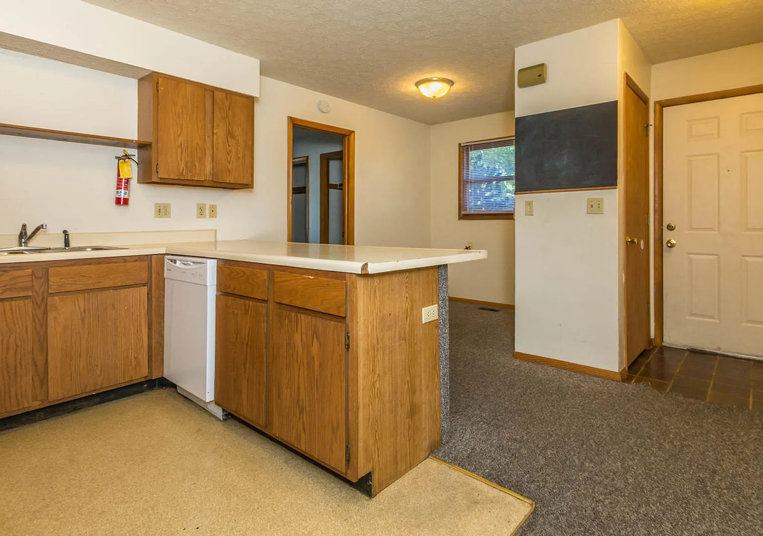 519 Henderson Crossing — Photo 4