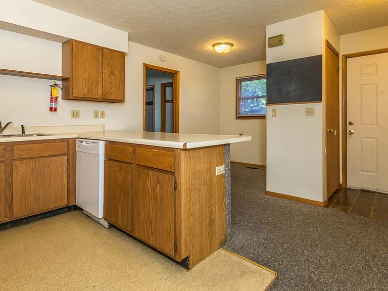 519 E Smith Ave — Photo 4