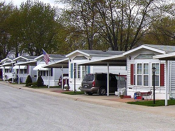 3rd image of 1332 S Douglas Ave #121
