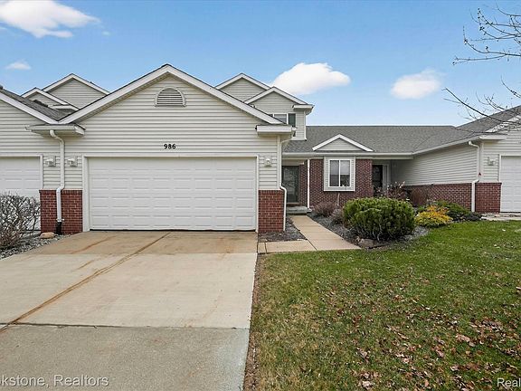 3rd image of 986 Spirea #44