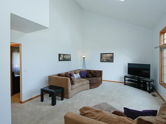 22747 Bluejay Ave-105