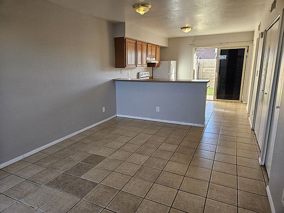3rd image of 2426 E Waltann Ln