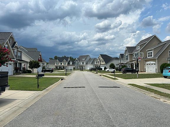 4th image of 3612 Castlefield Ln