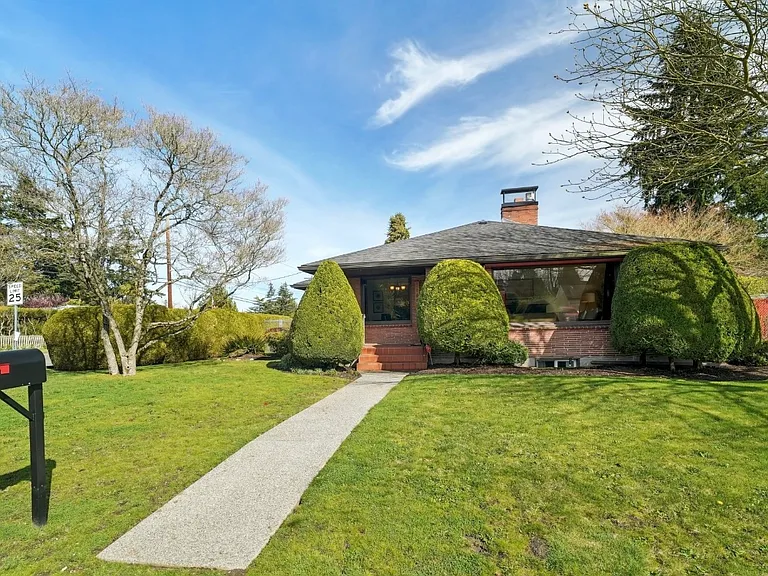 10604 39th Ave SW — Photo 1