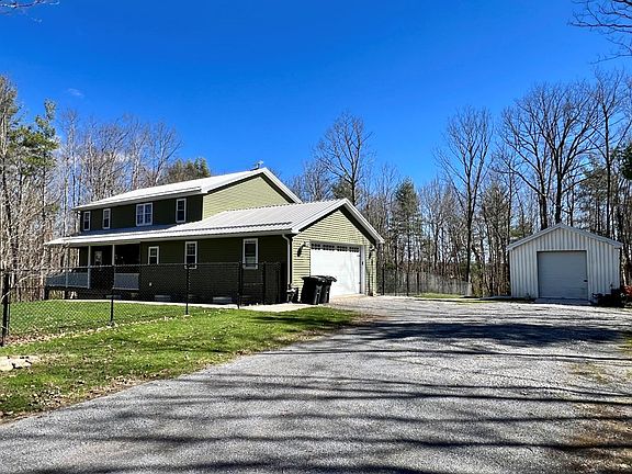 3rd image of 842 Bennington Rd