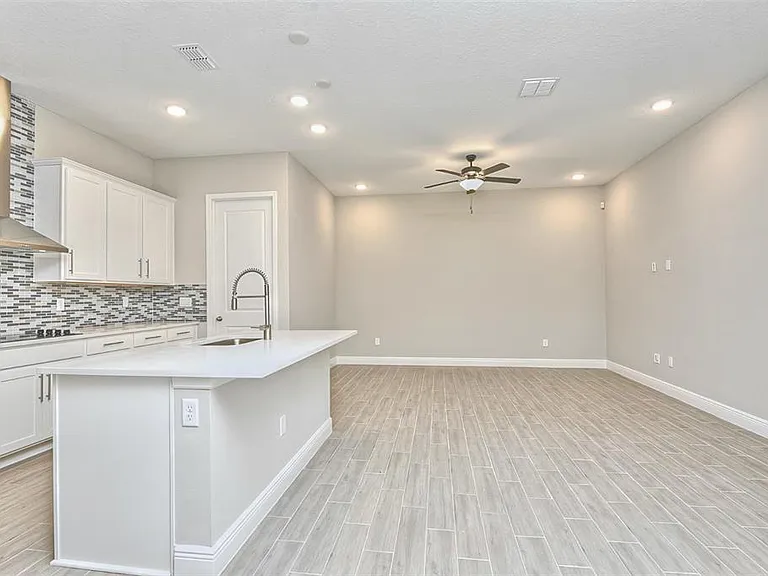 6427 Cyrils Dr — Photo 7
