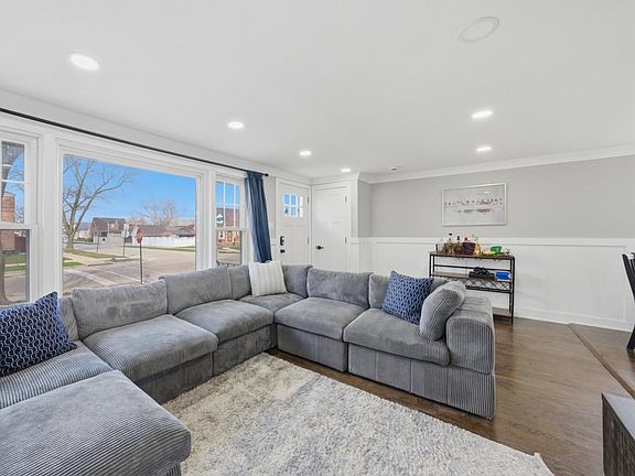 4th image of 5301 S Menard Ave