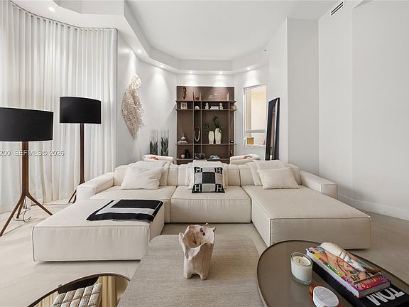 3rd image of 808 Brickell Key Dr APT 408