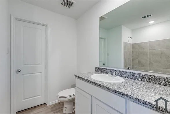 3 bed, 1267 sqft, $1,999 — Photo 4