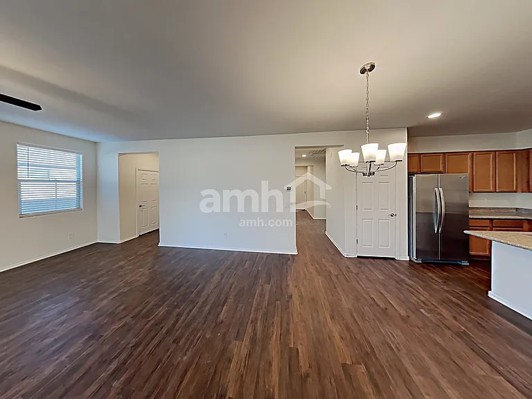 1688 E Primavera Way — Photo 5