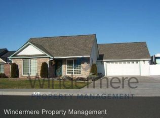 731 SE 3rd St, College Place, WA 99324