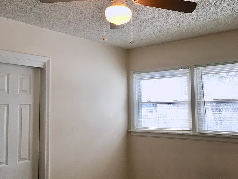 5617 N Elgin St — Photo 13