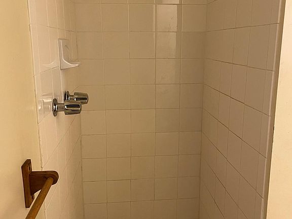 2nd image of 421 Jefferson Ave #1