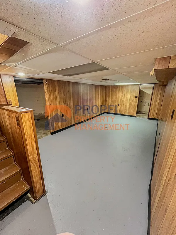 3 bed, 1.0 bath, 850 sqft, $1,300 — Photo 3