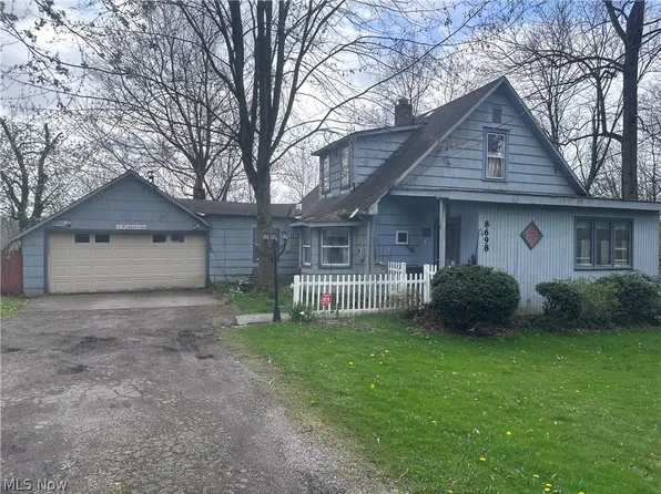 8698 Howland Springs Rd SE, Warren, OH 44484