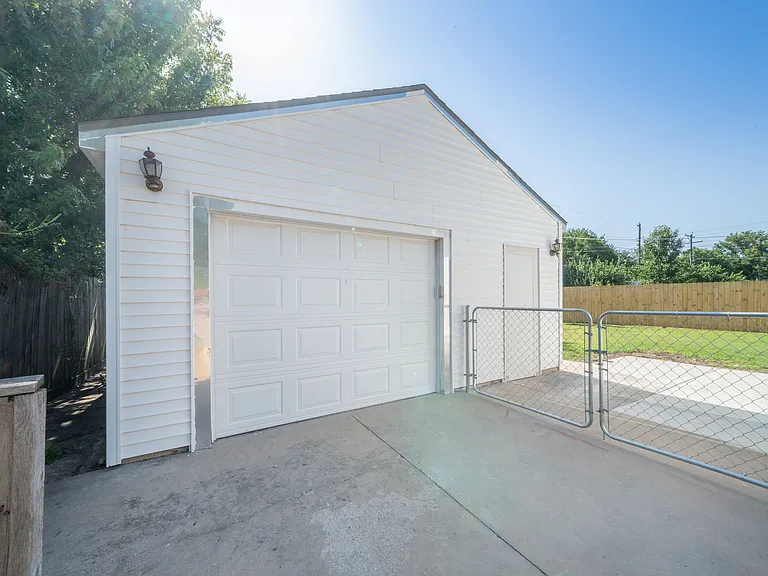 3118 S McLean Blvd — Photo 19