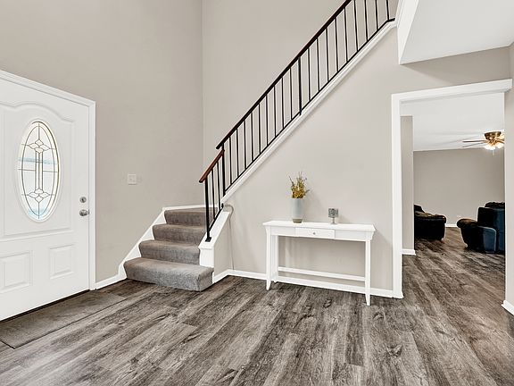 4th image of 1028 Churchill Dr