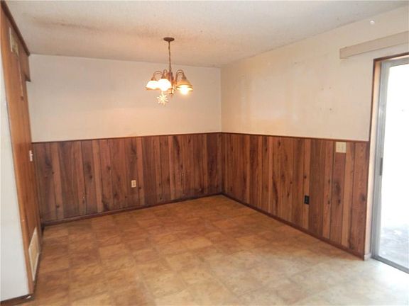 4th image of 1675 40th Ave