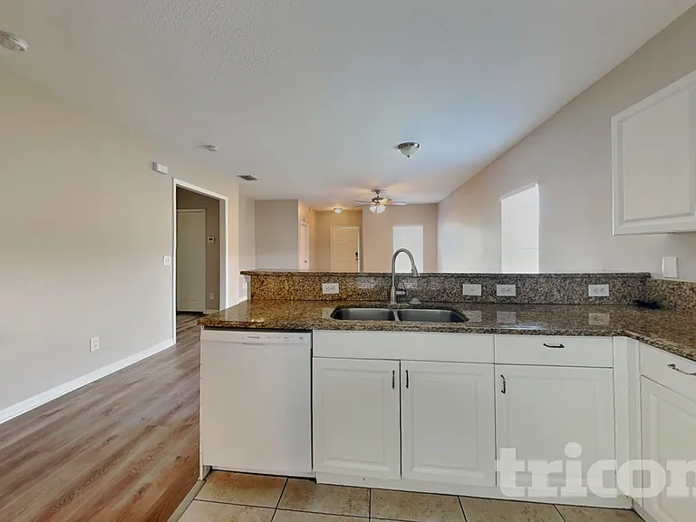3625 W 16th St — Photo 5