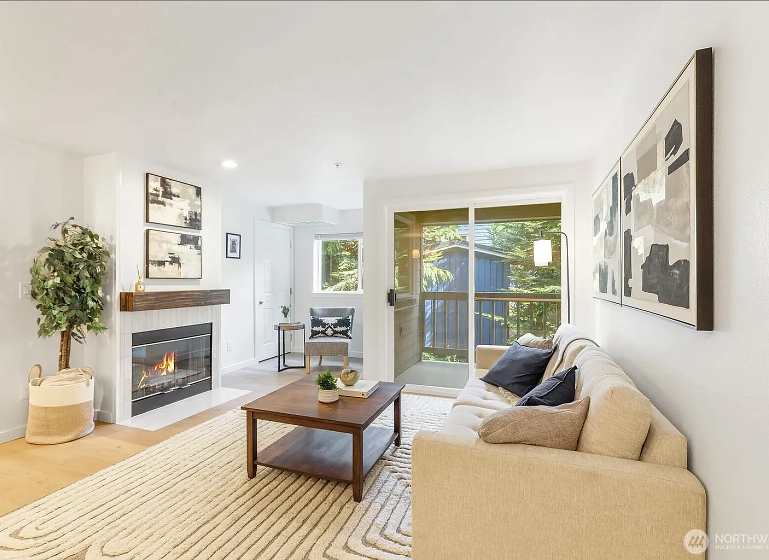 2 bed, 905 sqft, $2,350 — Photo 1