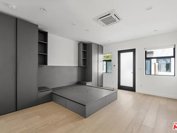 1325 Cabrillo Ave #3, Venice, CA 90291