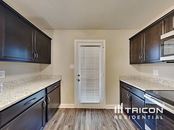 4th image of 1077 Dublin Dr
