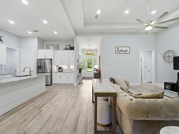 3rd image of 7703 Freesia Cir